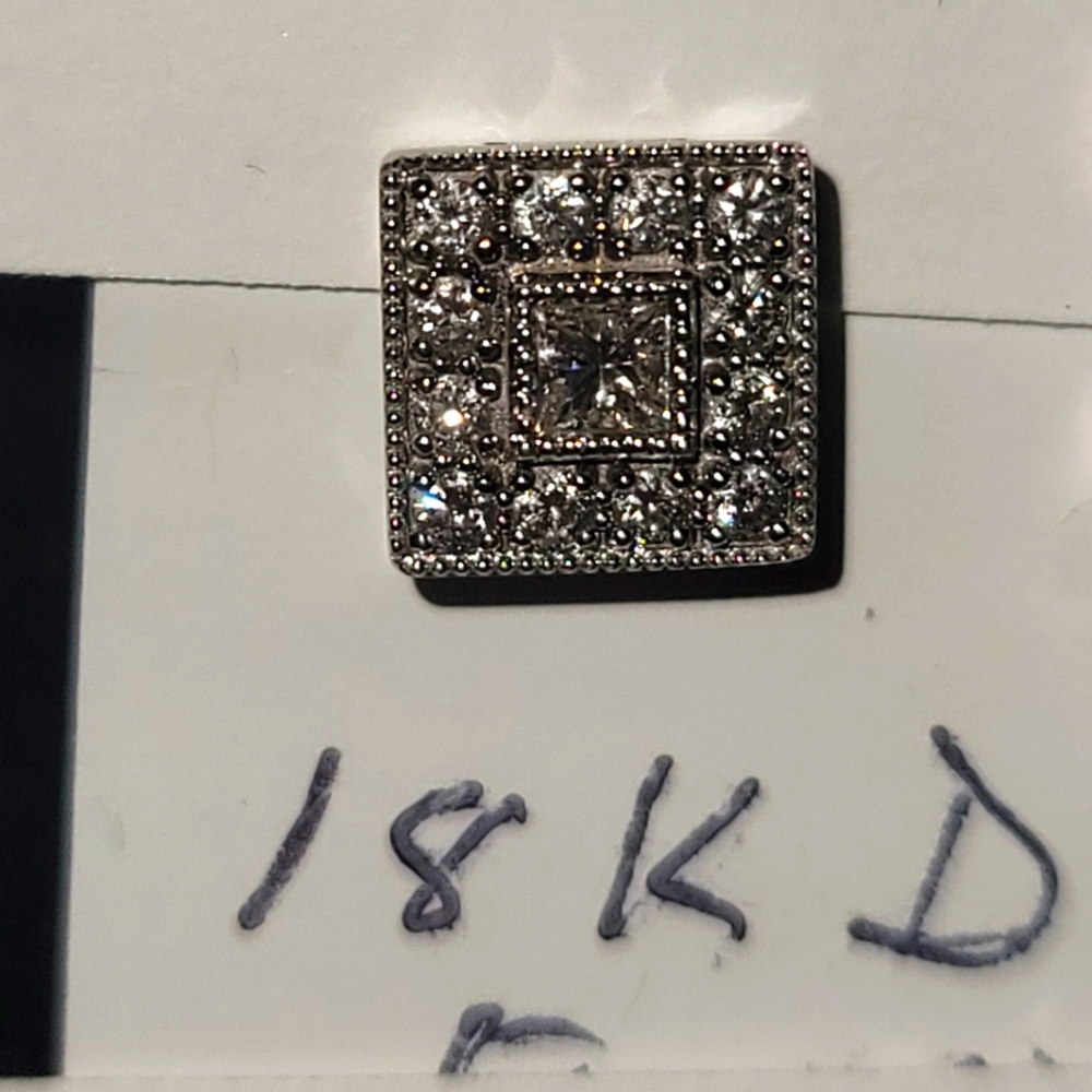 18k Diamond Stud Earrings